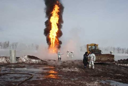 В Курманаевском районе загорелась скважина